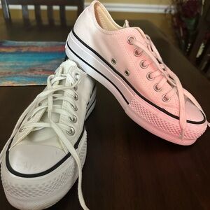 NWOT - Platform Converse Low-Top Sneakers - White